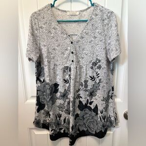BaiShengGT Women's Floral V-Neck Top - Black and White. Size XL.